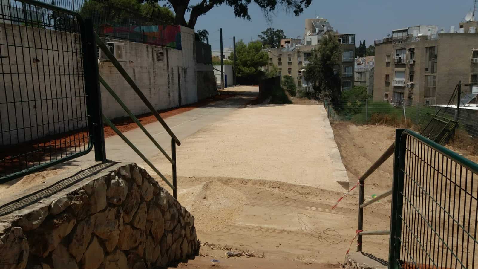 הקמת חצר לימודית חדשה בבית ספר בורוכוב, צילום: באדיבות דוברות עיריית גבעתיים