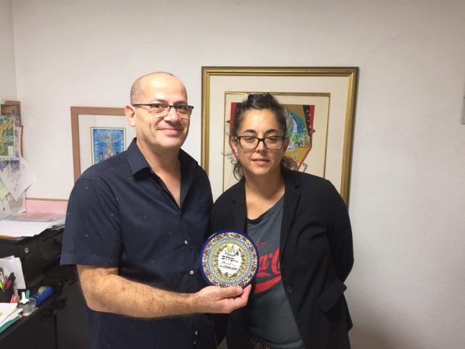 עם מנהל המלון נאיף עבאס