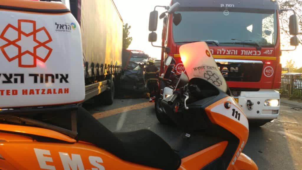 כוחות ההצלה פועלים במקום. עקב כך נוצרו עומסי תנועה כבדים.