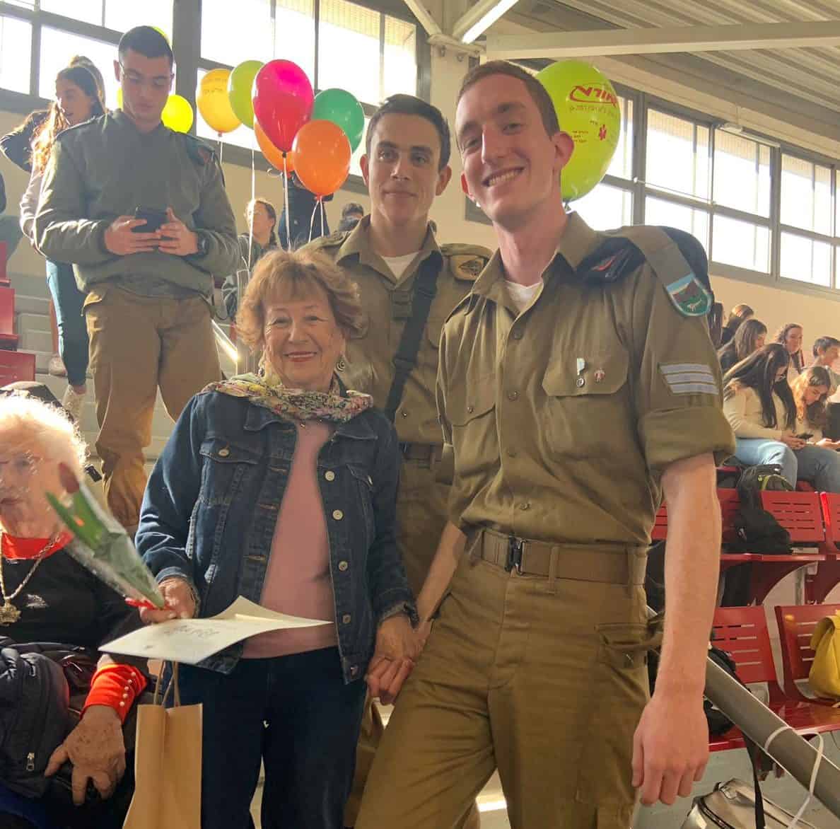 אירוע חנוכה לשורדי השואה בגבעתיים