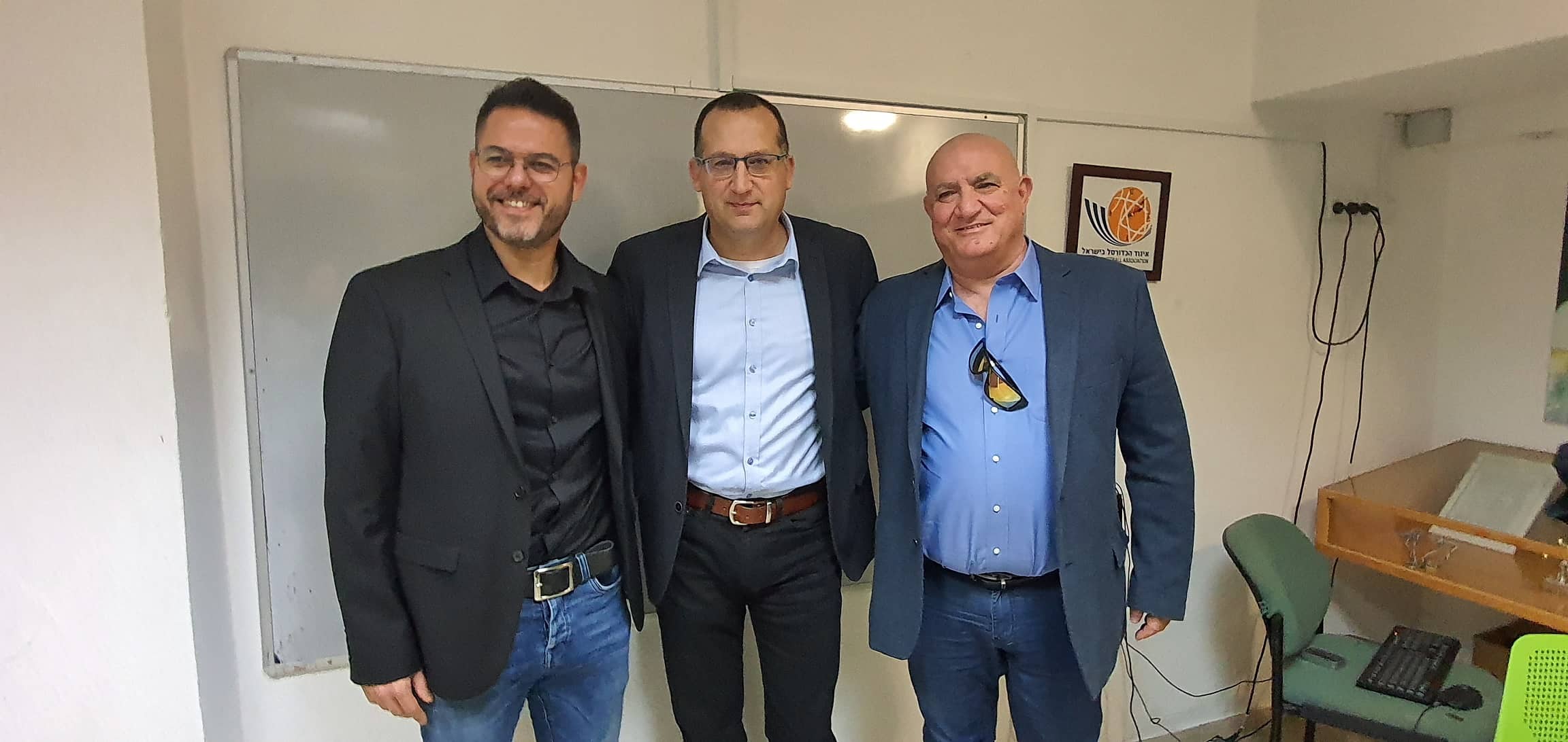 מימין משה קראדי, רן קוניק ואסף בר