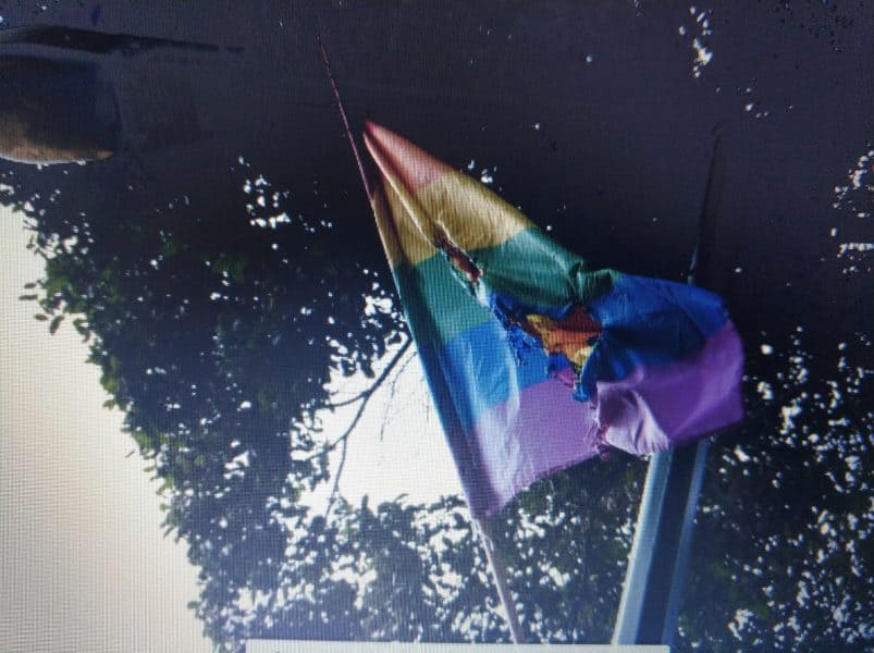 דגלי גאווה נשרפו ברמת גן. תמונה: דוברות המשטרה