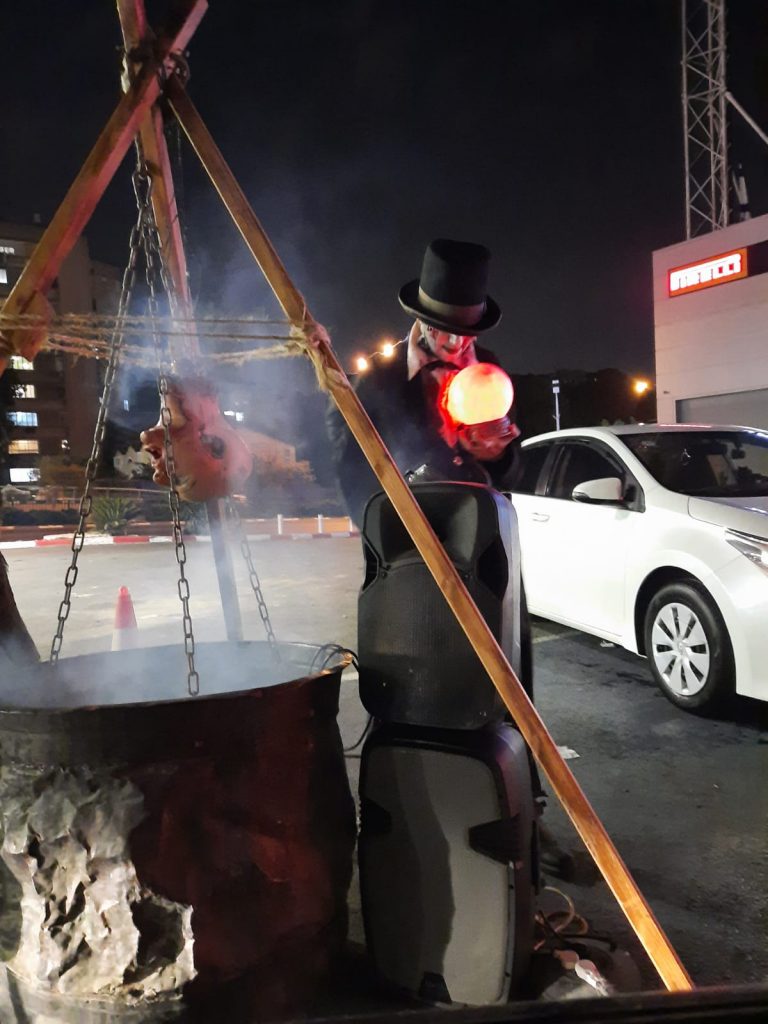 שלדים בתחנת הדלק. צילום: רמת גן גבעתיים ניוז