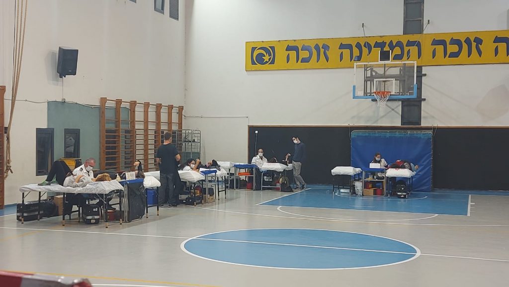 התרמת דם בבי"ס אלון בגבעתיים (צילום דוברות העירייה)