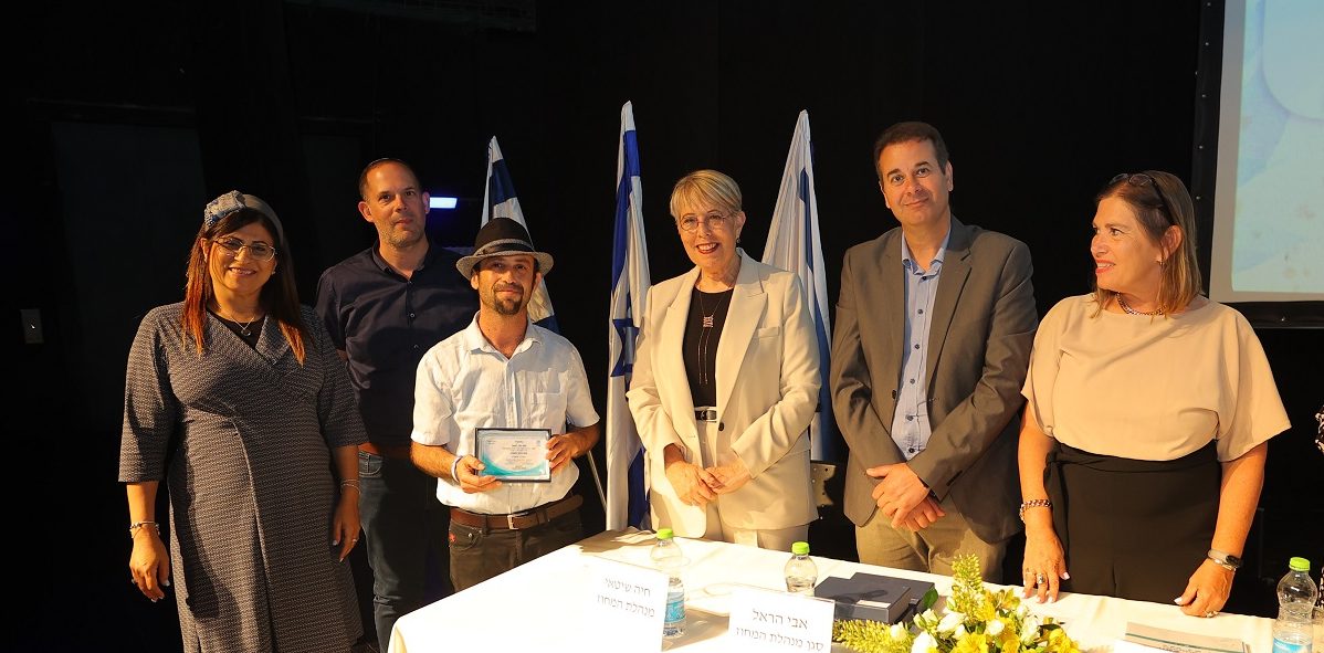 מני לנואל