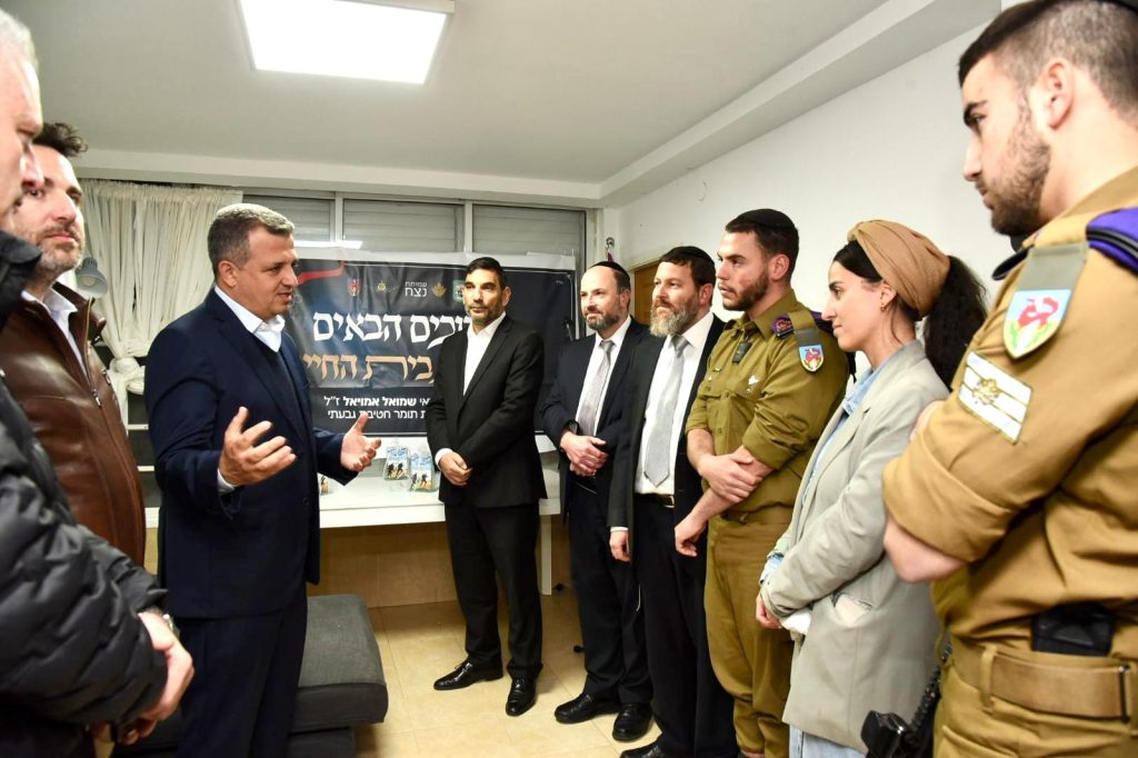 רועי ברזילי, סגן ראש עיריית רמת גן, כרמל שאמה הכהן, ראש עיריית רמת גן. צילום: דוברות עיריית רמת גן