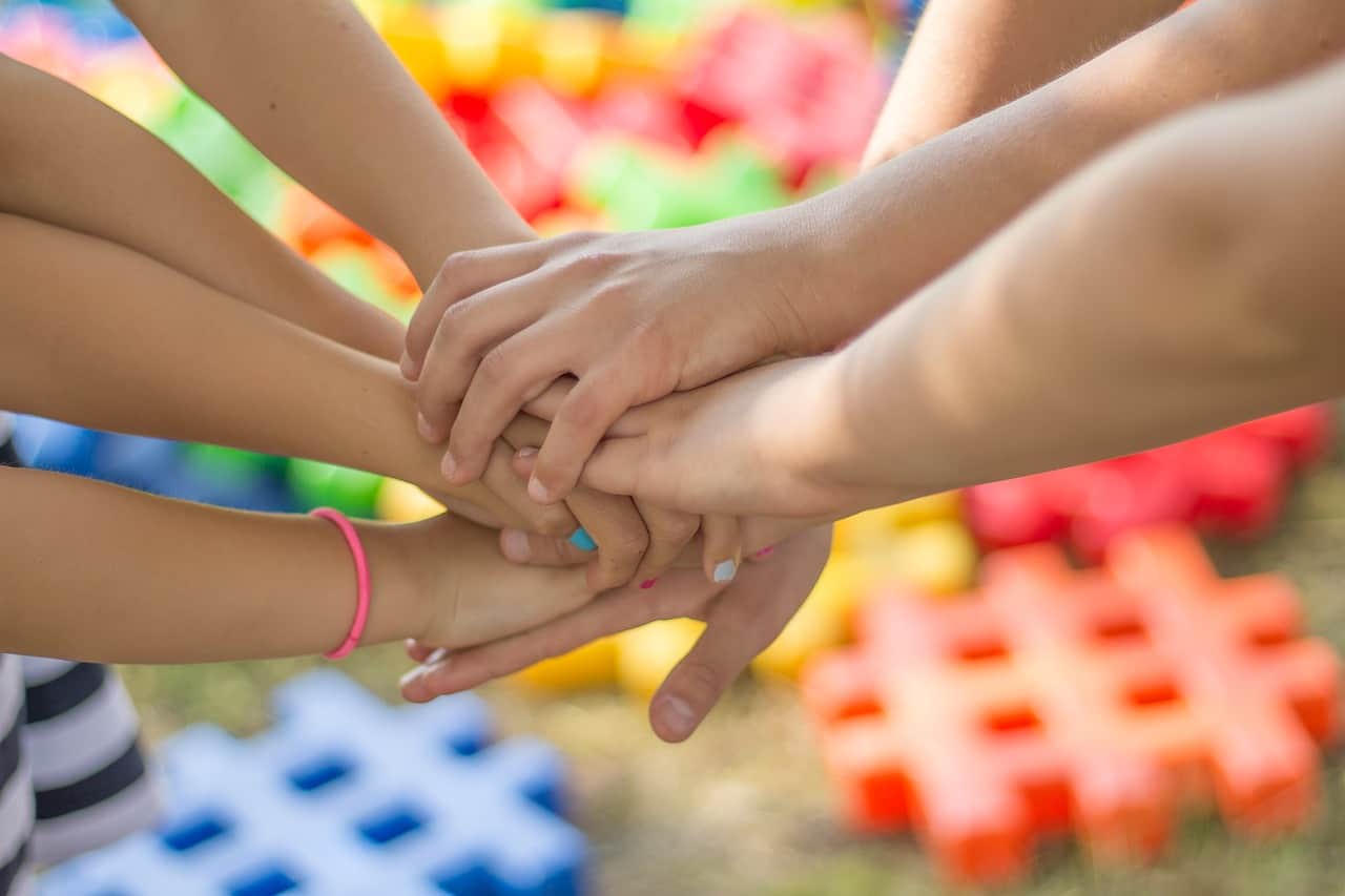 hands-g6bdf77604_1280