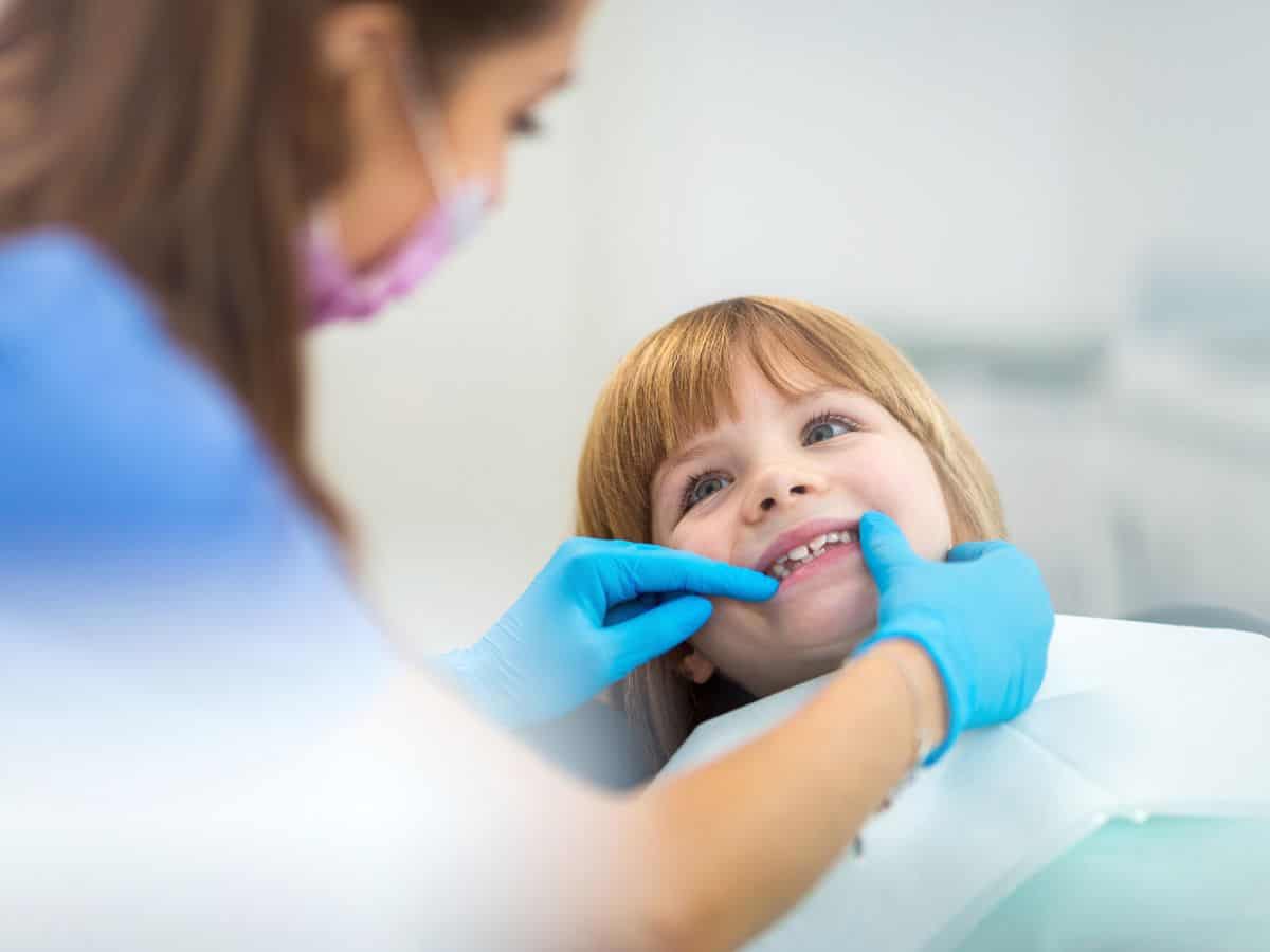 רופאי שיניים מומלצים לילדים בגבעתיים. צילום אילוסטרציה canva
