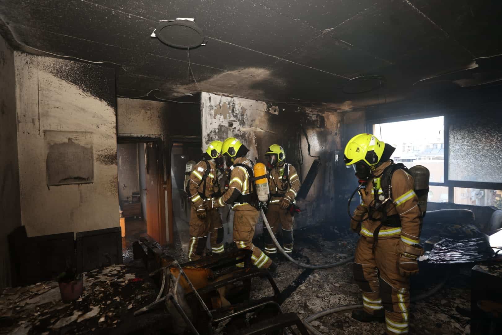 שריפה בדירה ברמת גן. צילום: אבנר בן מנחם