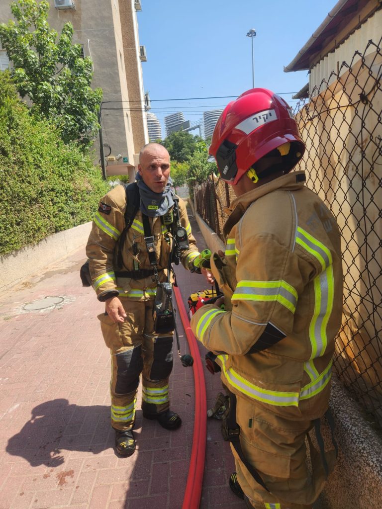 שריפה בדירה ברמת גן. צילום: כיבוי אש