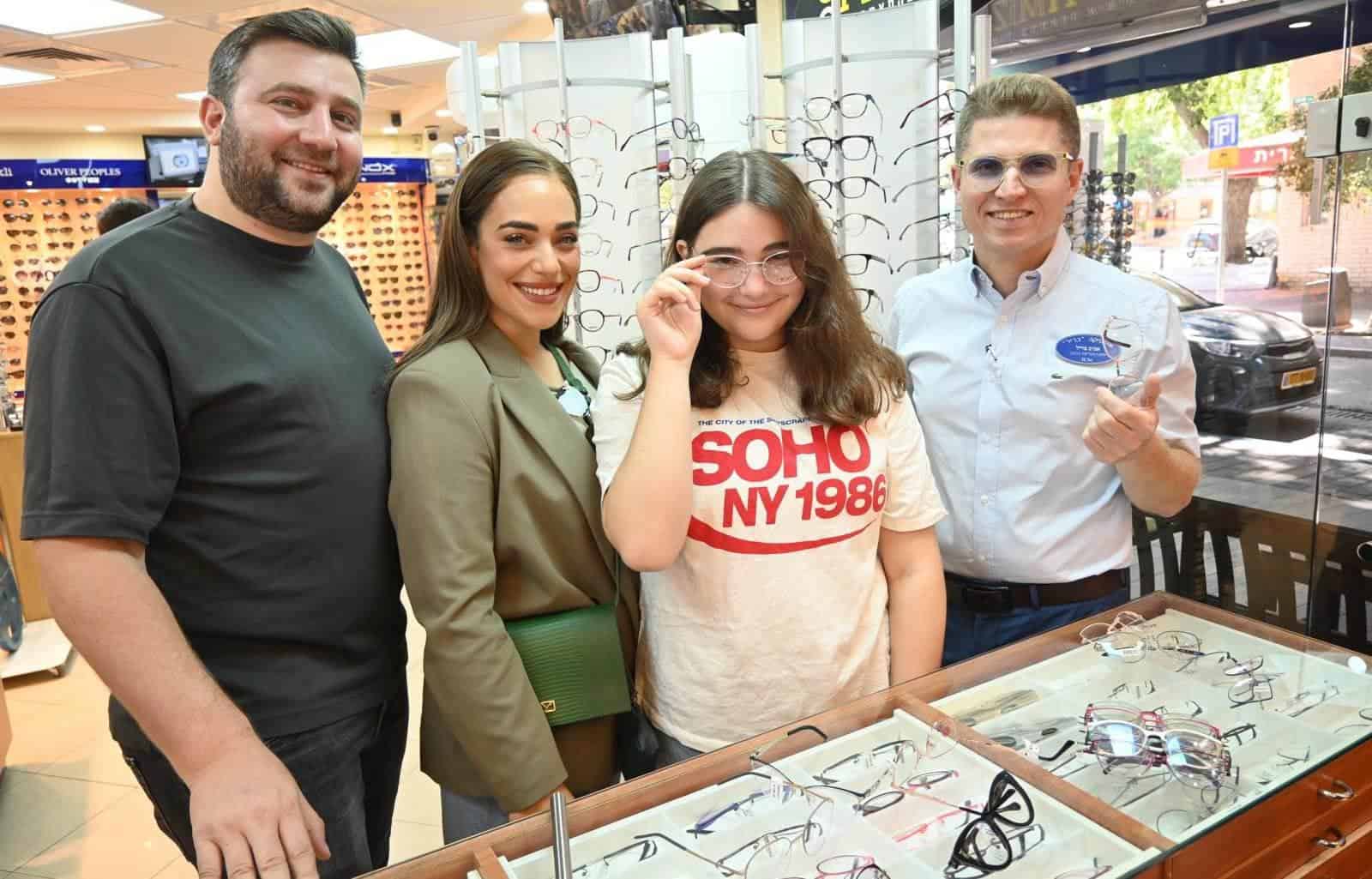 הסוקולובסקים בבדיקה להדר | צילום: בניק יעקובוב