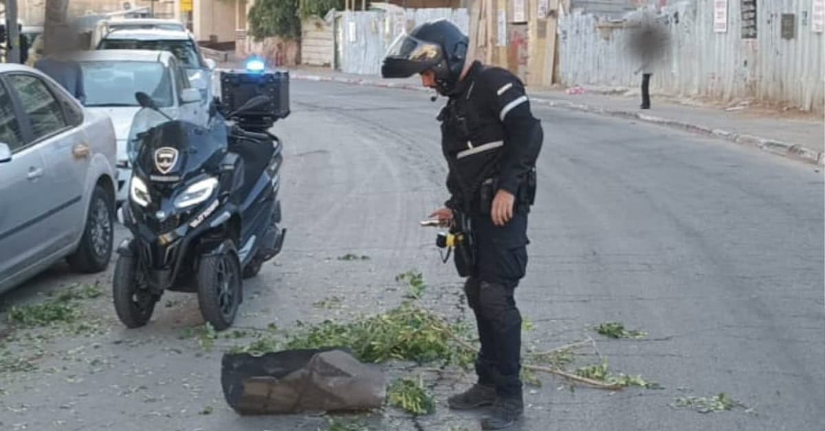 ממשטרת ישראל מבקשים להמנע מלהתקהל ליד איזורי נפילה | צילום: משטרת ישראל