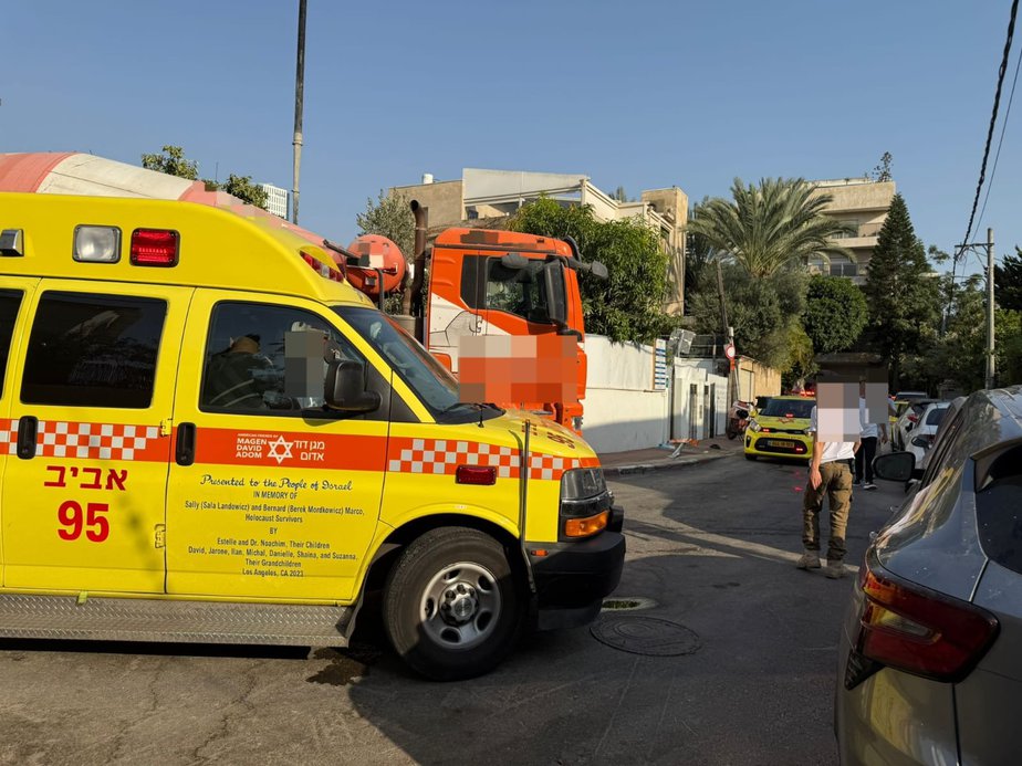 פועל נפל מגובה באתר בנייה ברמת גן