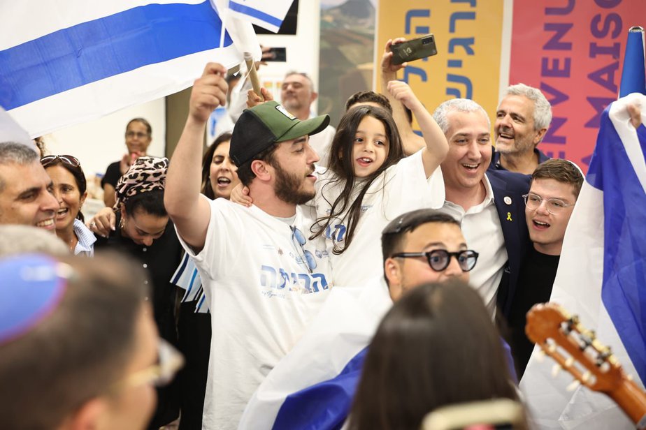עולים בשדה התעופה 1 קרדיט מישל אמזלג לעמ