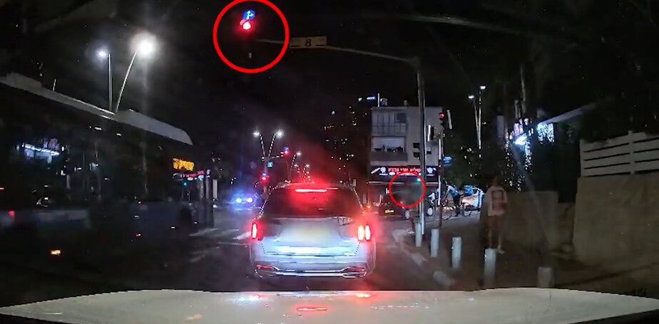 נהג אוטובוס חצה צומת באדום ברמת גן. צילום: דוברות משטרת ישראל