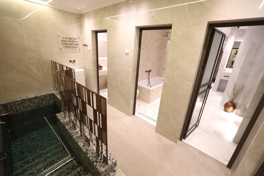 אבי רוזן המשרד לשרותי דת. מקווה קרית קריניצי רמת גן. צילום יעקב כהן