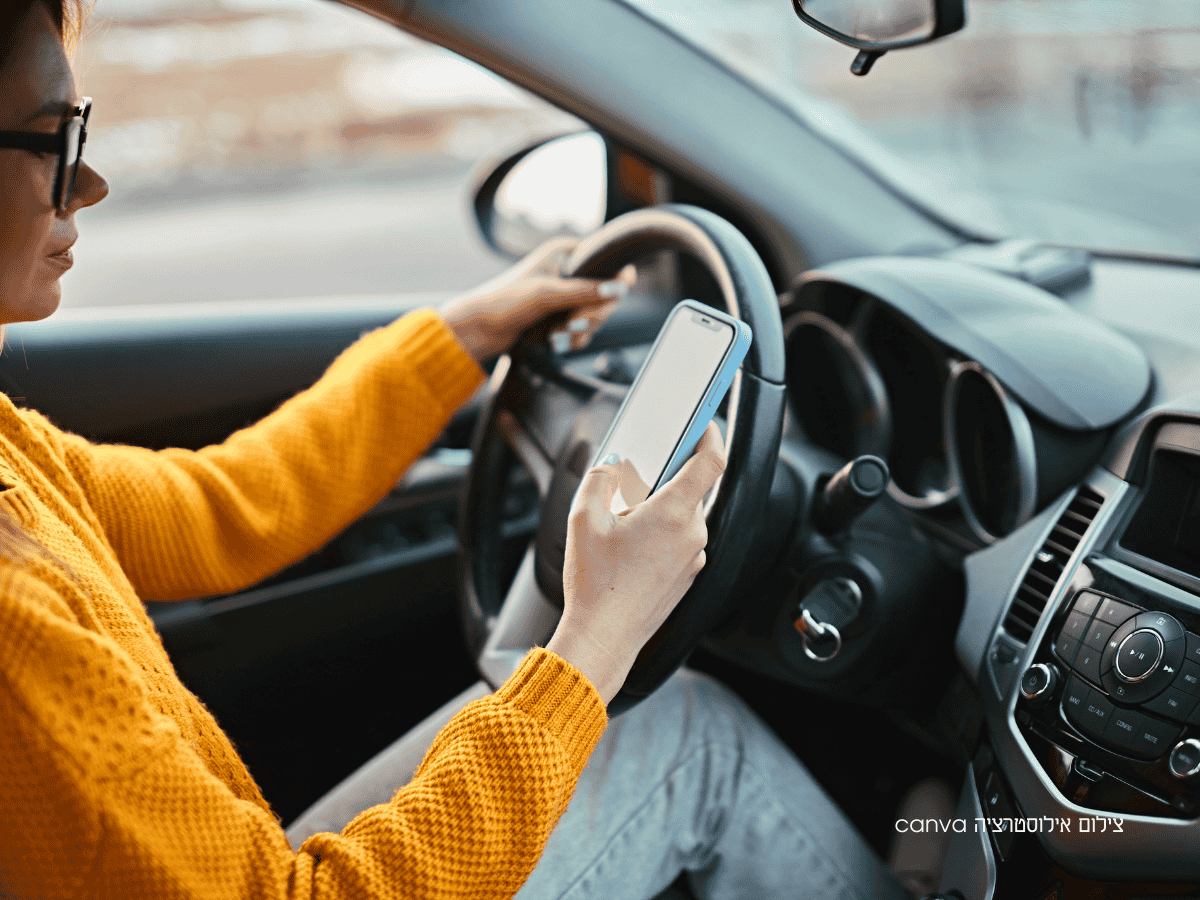 שימוש בנייד בזמן נסיעה. צילום אילוסטרציה canva