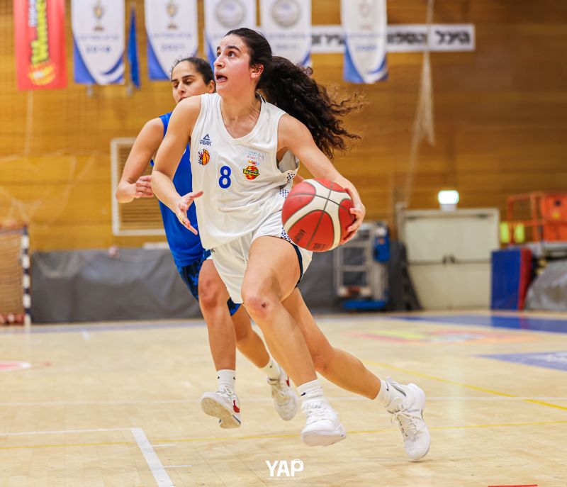 שיר תירוש – כדורסל הנשים של מכבי רמת גן. צילום: יעל אמסילי