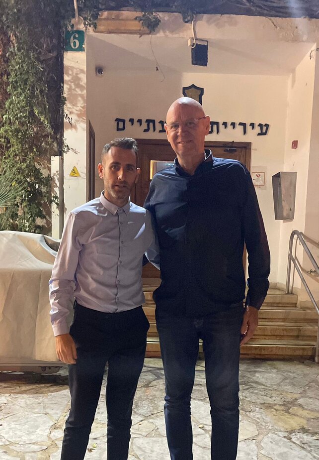 האלוף במיל' נעם תיבון ביקר בגבעתיים. צילום פרטי