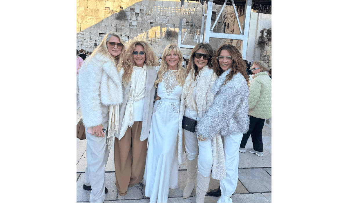 רואי פרסול סנדרה עם חברות. חגיגה כפולה. (צילום: אור גפן).