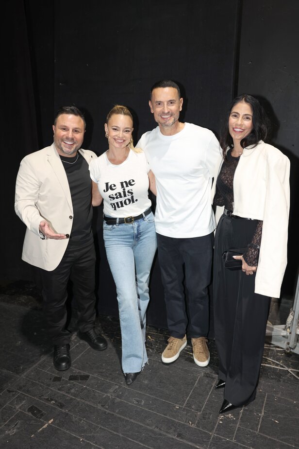 רואי פרסול גיא זוארץ ויעל בר זהר עם טילטיל ואשתו ורד. צילום אור גפן