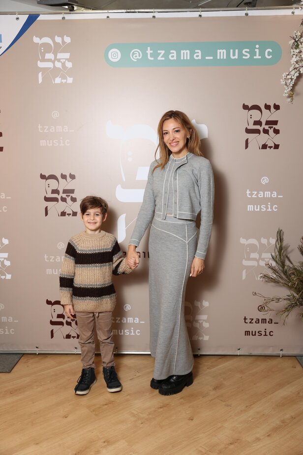 מירי מיכאלי ובנה בניה. צילום אור גפן