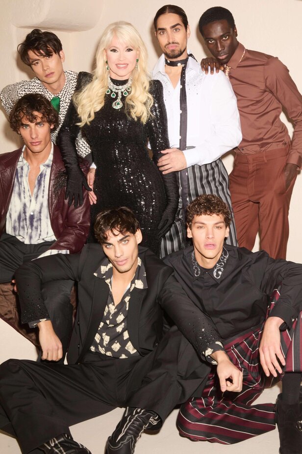 פנינה רוזנבלום ושון בלאיש (במרכז) עם הדוגמנים. צילום כריסטיאנו מירטי