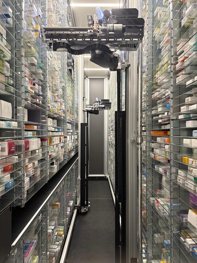 הרובוט החכם הראשון לליקוט תרופות. צילום: כללית מחוז דן פ"ת