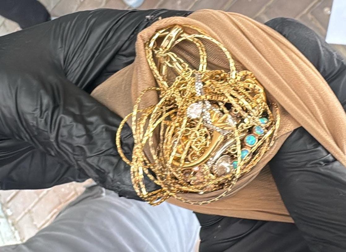 התכשיטים שנתפסו; קרדיט צילום: דוברות המשטרה.