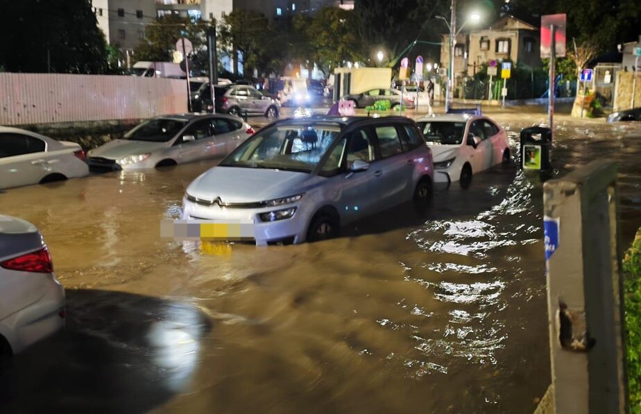 הצפות ברמת עמידר. צילום: דוברות כיבוי אש והצלה