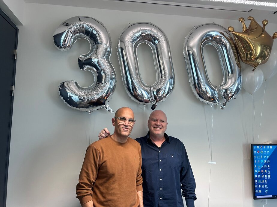 מימין מנכ״ל מועדון “ביחד בשבילך”, איל קרוליצקי ורפי שאולי, סמנכל לקוחות פרטיים ב-Max צילום יחצ