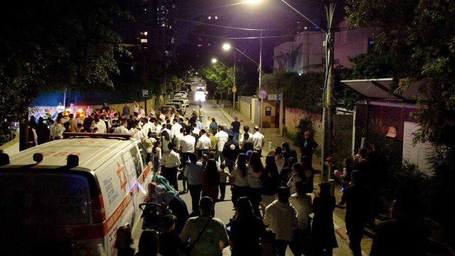 ספר תורה לזכרה של מתנדבת מד"א ליאל שגב ז"ל. צילום: דוברות מד" א