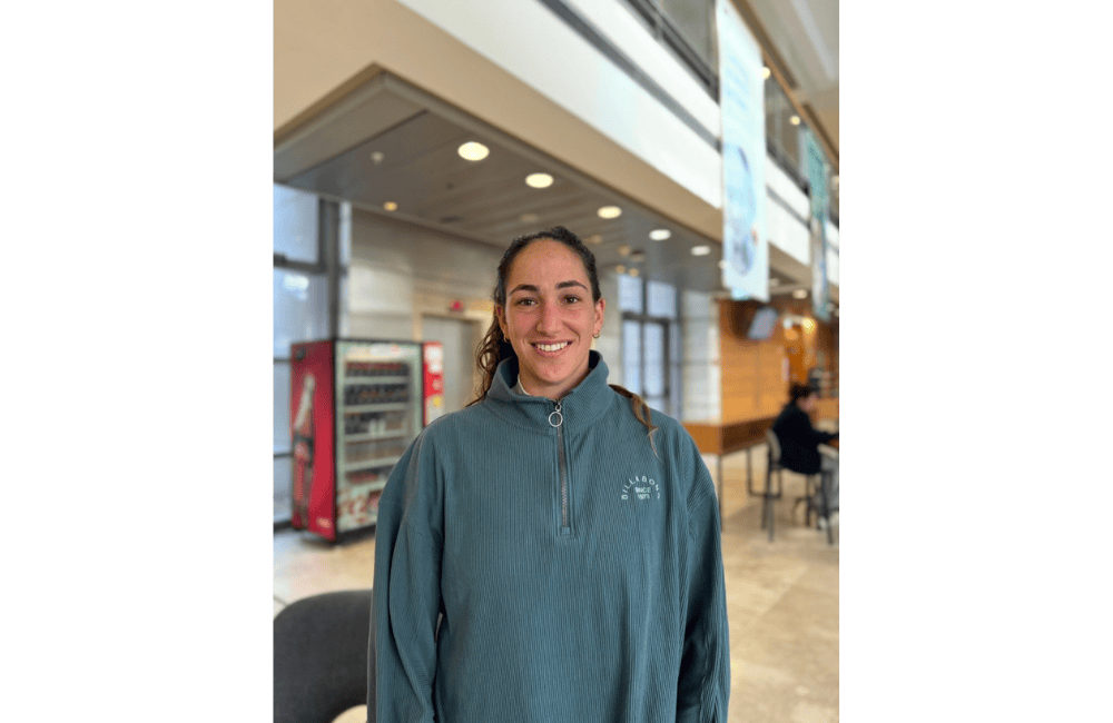 שחר טיבי בקמפוס בר אילן. צילום – חן בן עמי