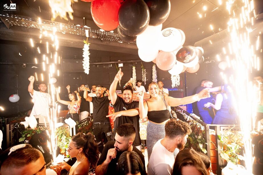 מסיבת שישי מיינסטרים. צילום אלון אהרונוב