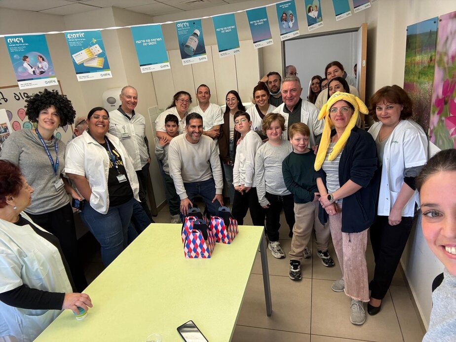 חג פורים שמח מצוות מרפאת המעורר כללית. צילום: כללית מחוז דן פ"ת