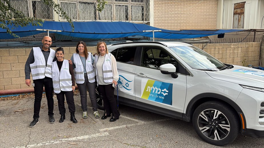 ניידת כללית מחוז דן פתח תקווה לטובת הצוותים הפועלים בשטח. צילום: כללית מחוז דן-פ"ת