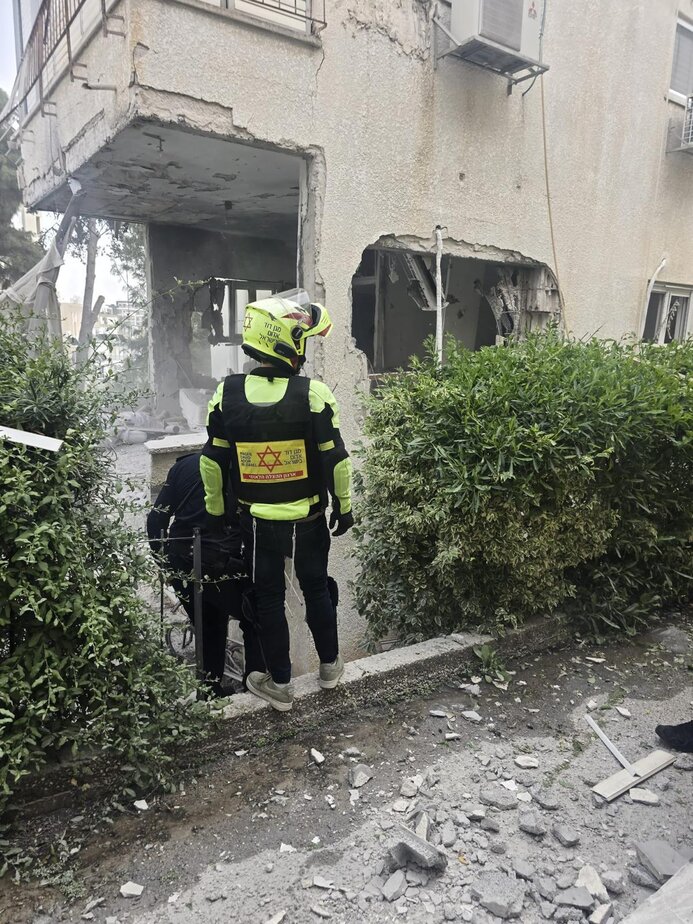 מהזירה היום בצהריים ברמת גן.צילום: דוברות מד"א