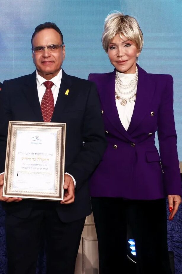 מימין לשמאל עירית אורן גונדרס, צורי דבוש- צילום גיל נחושתן אישור לפר…