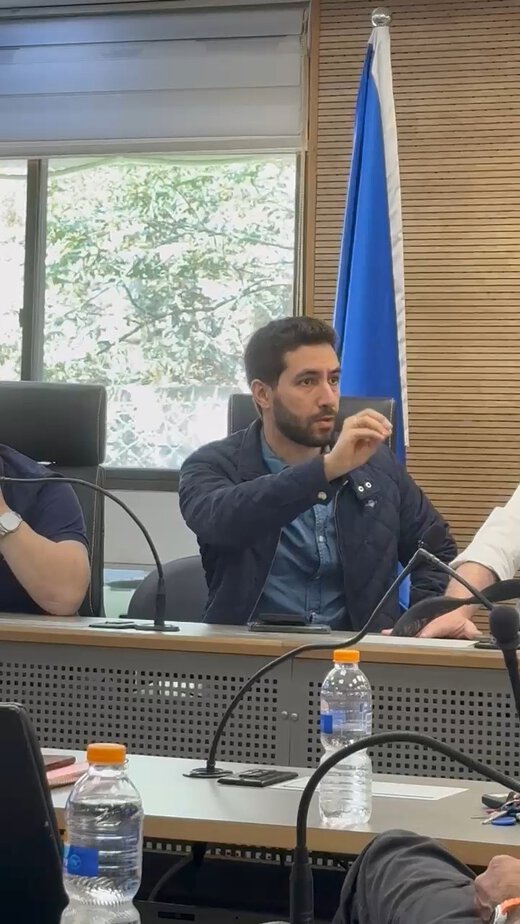 ישראל זרי בוועדת הביטחון העירונית. צילום באדיבות המצולם