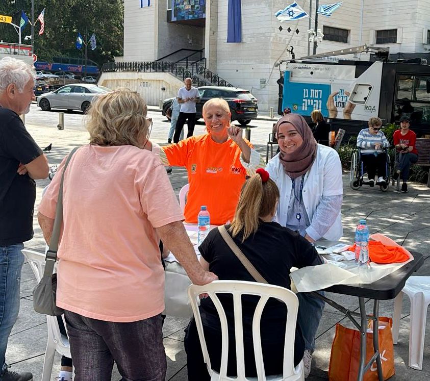 כללית מחוז דן פתח תקווה מציינת את יום הכליה העולמי ברמת גן. צילום: כללית מחוז דן-פ"ת