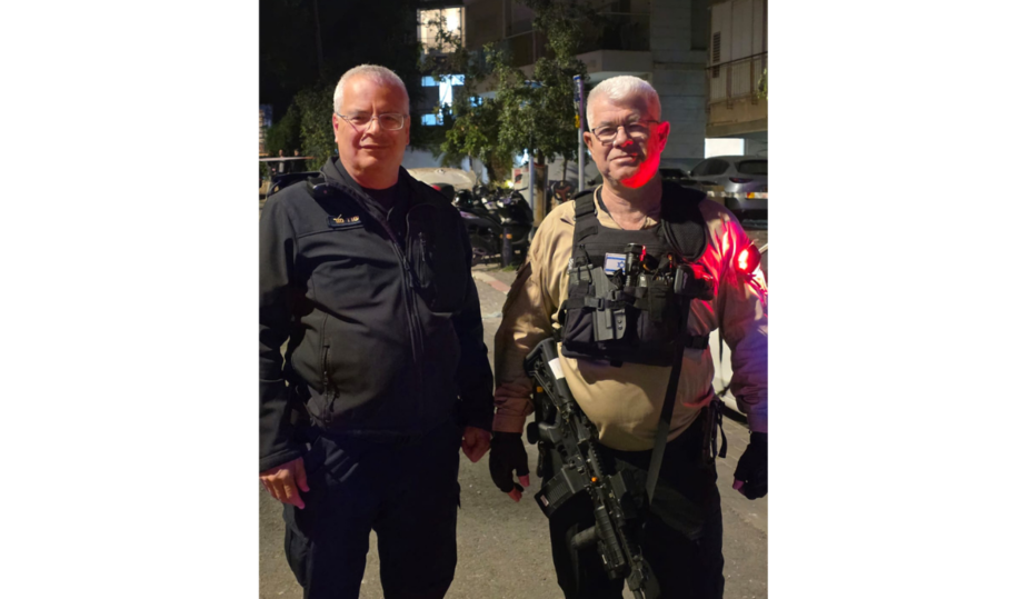 מתנדבי הסיור של משטרת גבעתיים. צילום: דוברות המשטרה