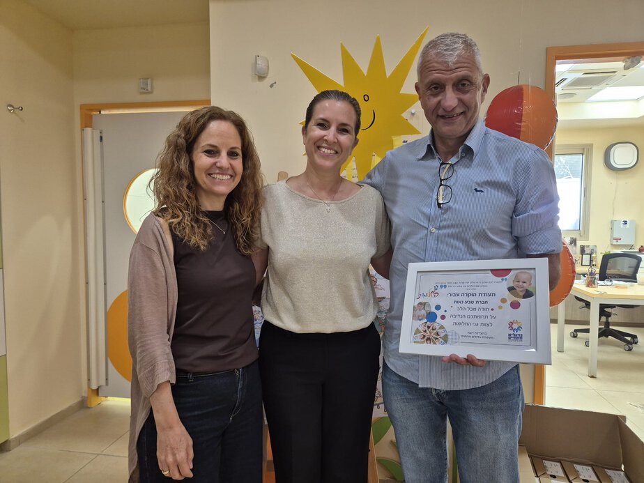 מימין לשמאל אסף בן דב מנכל נאות גלובל_אפרת ליכטמן מנכלית עמותת גדולים מהחיים_מיכל מנהלת גן החלומות_צילוםיחצ2