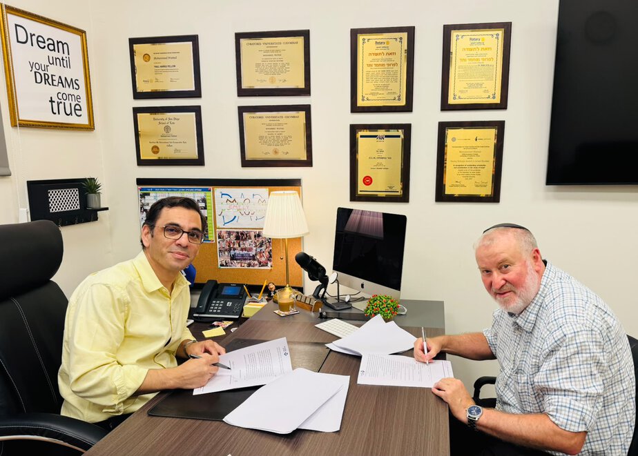 פרופ' מנדלבליט ופרופ' מוחמד ותד. צילום באדיבות המכללה האקדמית רמת גן