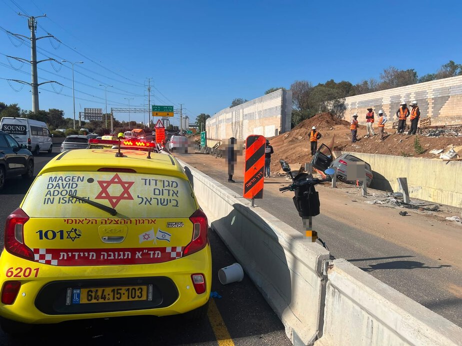 רכב התהפך ברחוב הנשיא הראשון ברמת גן. צילום: דוברות מד"א