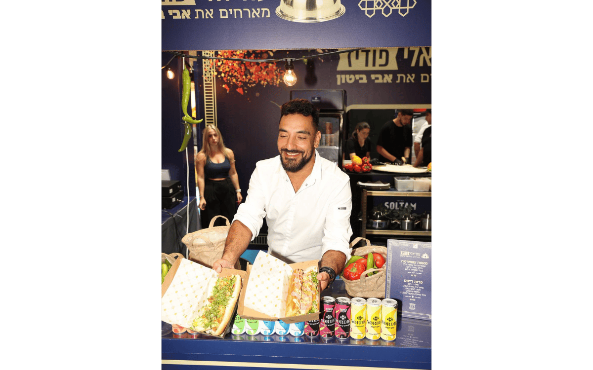 השף אבי ביטון בעזריאלי פודיז. צילום: אור גפן