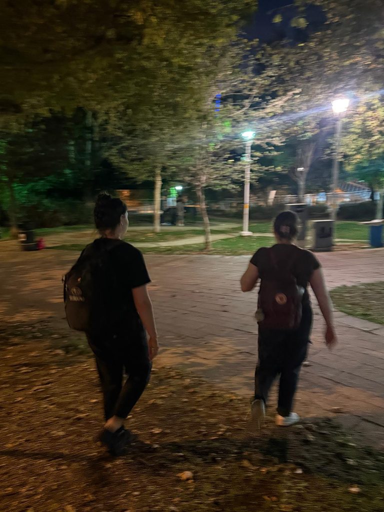 משמרת הפתיחה של סיירת המוגנות בלילה. צילום: עיריית גבעתיים